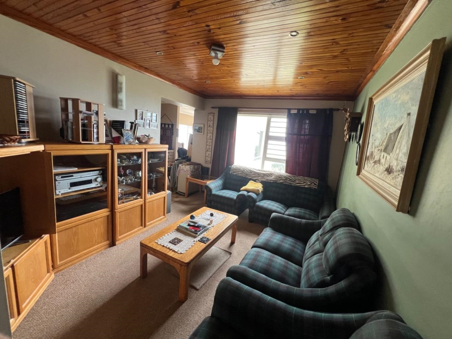 5 Bedroom Property for Sale in Seaview Eastern Cape